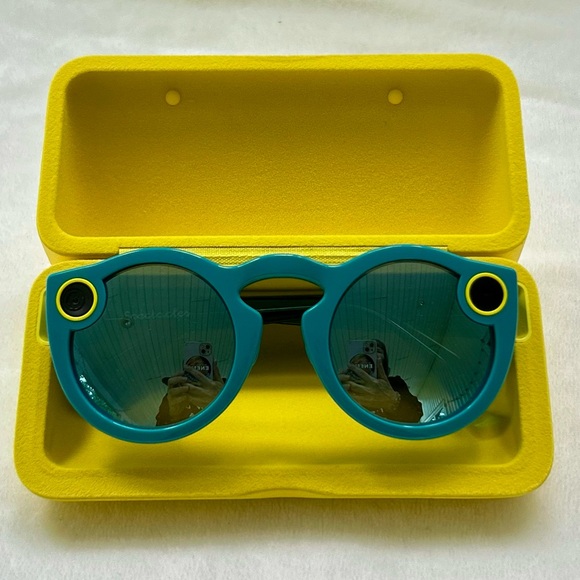 Snapchat Spectacles Sunglasses Teal Mirrored Case NO CHARGING CABLE Untested - Picture 1 of 11